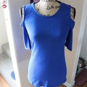 🧜🏼‍♀️🚨Brilliant Blue Cold Shoulder Tee